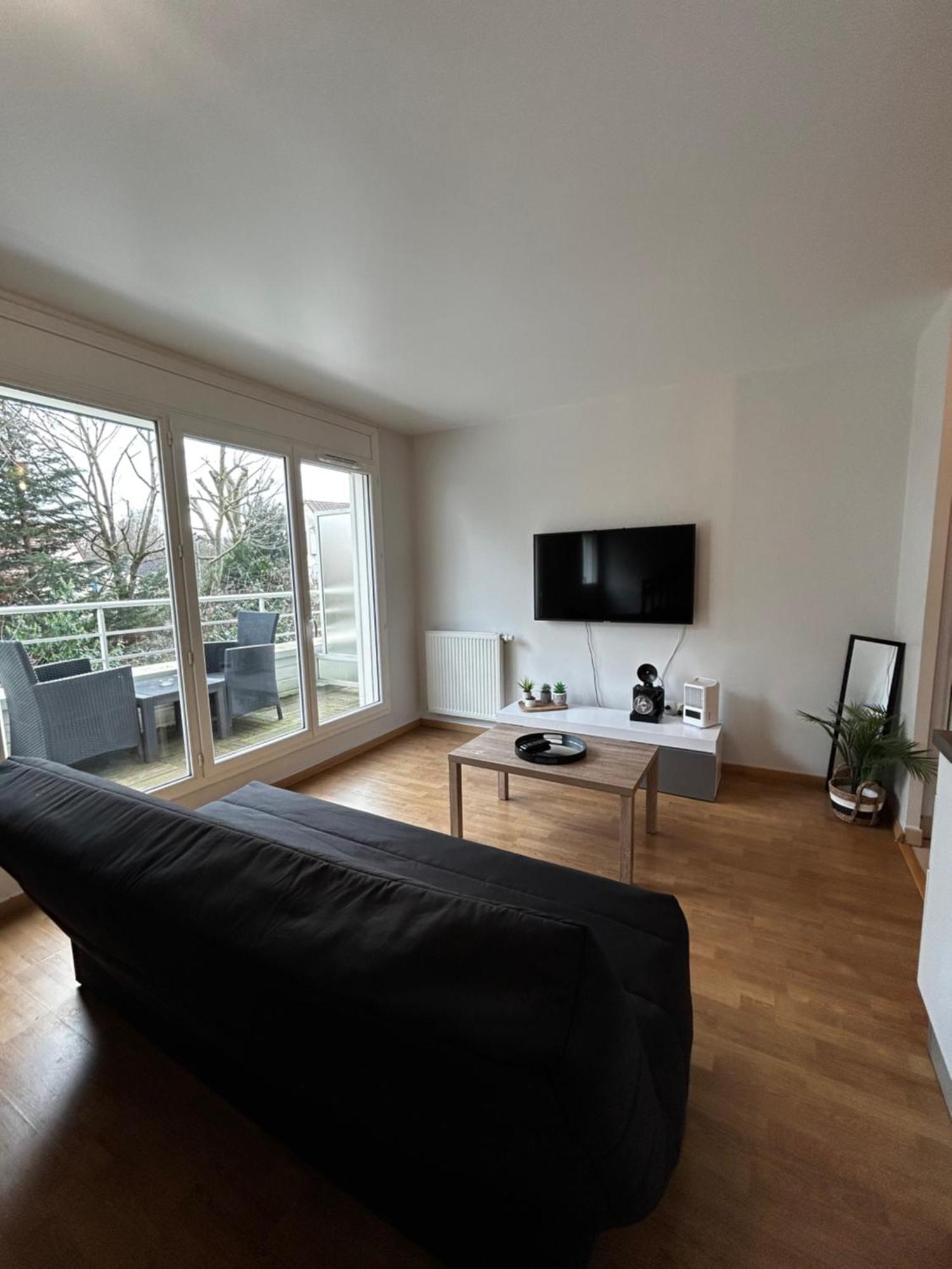 Duplex Lumineux Equipe/rer D/balcon/parking