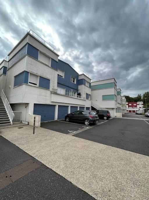 Duplex Lumineux Equipe/rer D/balcon/parking